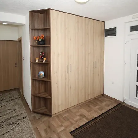 Mladen Apartment *