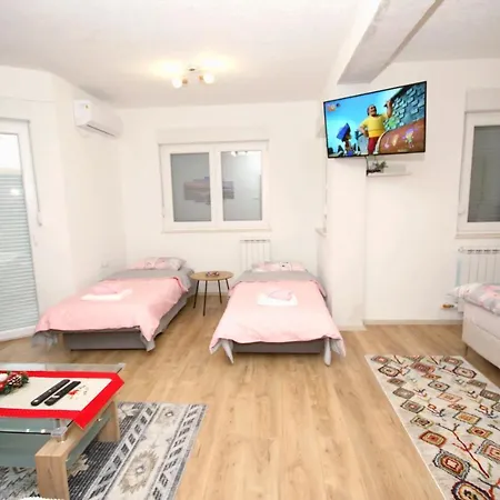 Apartment Mladen *