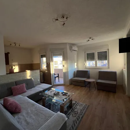 Mladen Apartment *