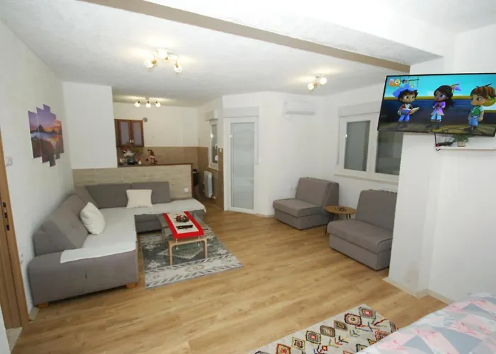 Mladen * 特雷比涅